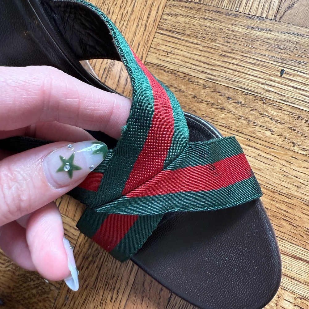 Gucci Sandals with Red and Green Straps - Picture 5 of 5